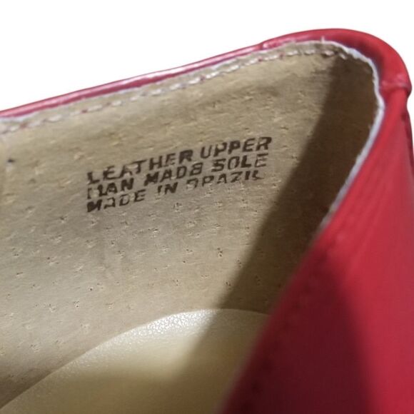 ⭐️ Etienne Aigner Red Leather Loafers with Gold Button Adornment sz 8N - Picture 10 of 10